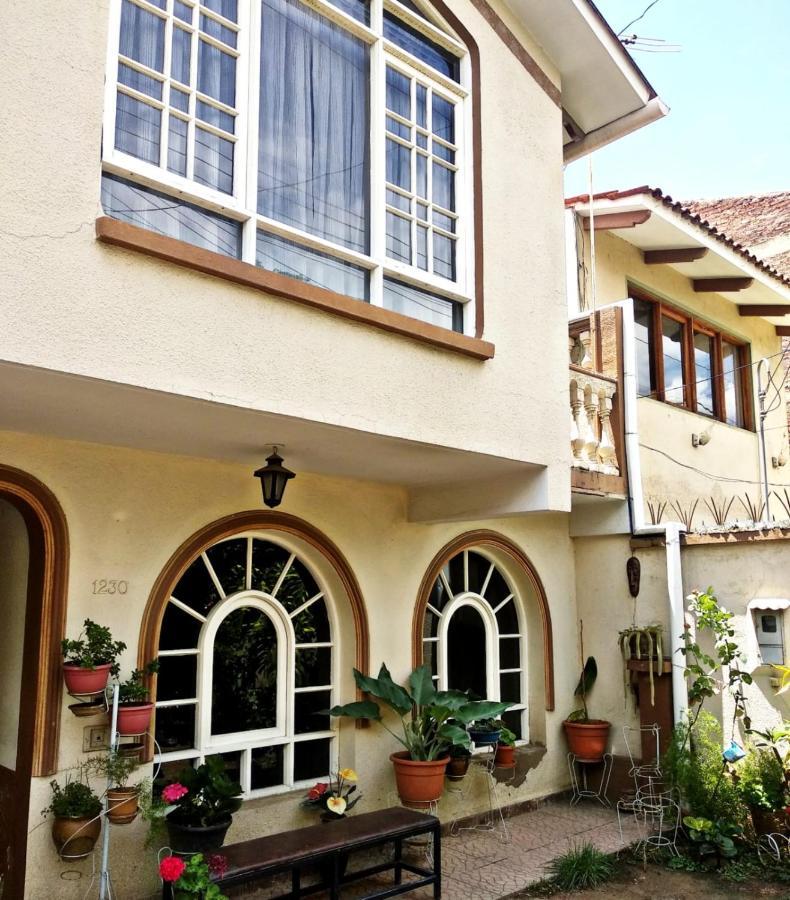 Bed and Breakfast Residencial Moroni - Alojamiento En Cochabamba Exterior foto